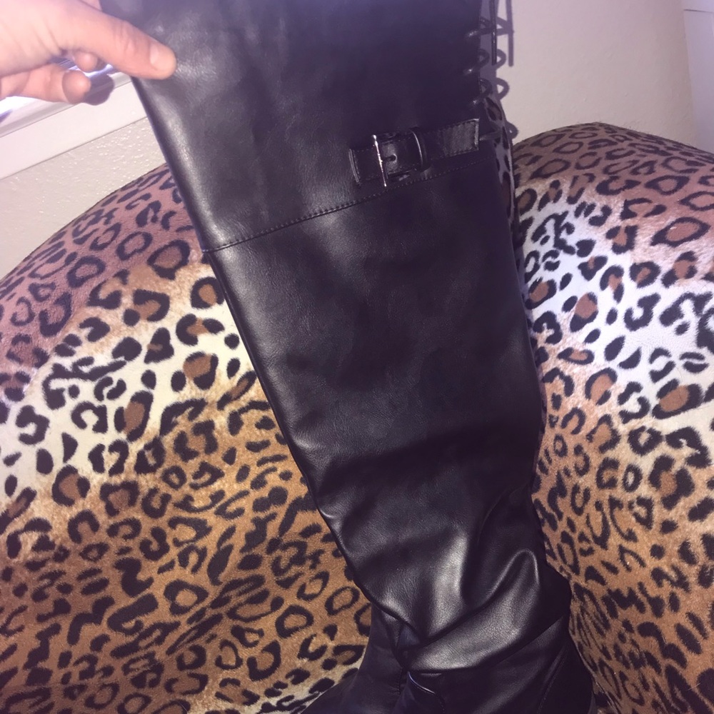 Boots - Picture 2 of 6